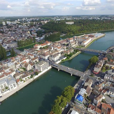 Le Petit Melun Apartman Kültér fotó